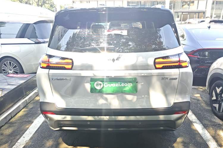 Used Wuling Xingguang 560 New Energy 2026 Model, Plug-in Hybrid, 125 km, Luxury Version Rear