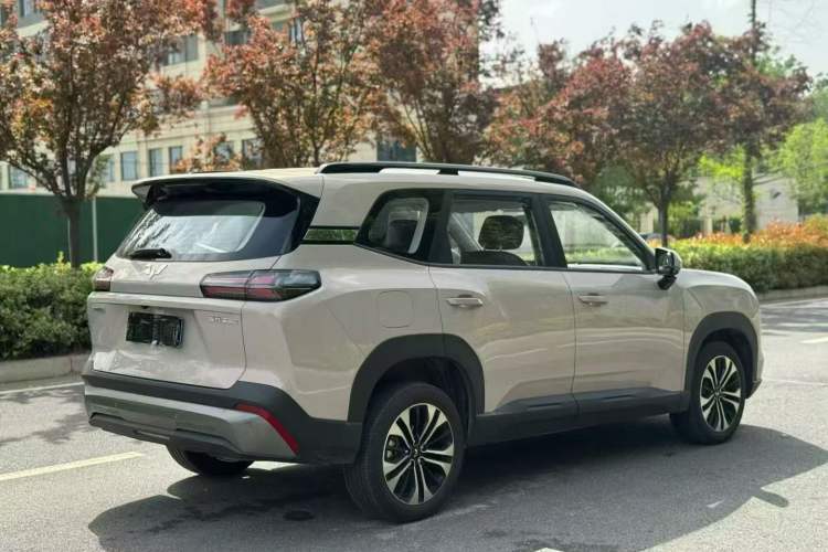 Used Wuling Xingguang 560 New Energy 2026 Model, Plug-in Hybrid, 125 km, Luxury Version Rear Right 45 Deg