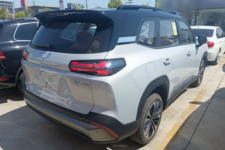 Used Wuling Xingguang 560 New Energy 2026 Model, Plug-in Hybrid, 125 km, Luxury Version Rear Right 45 Deg