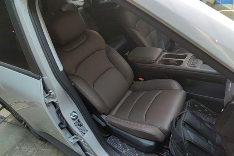 Used Wuling Xingguang 560 New Energy 2026 Model, Plug-in Hybrid, 125 km, Luxury Version Right Front Seat