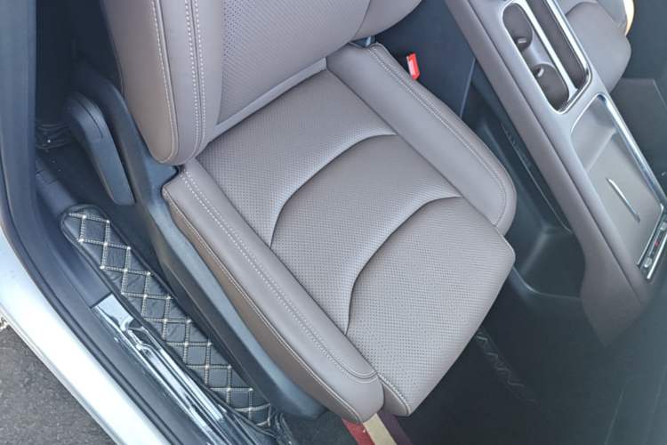 Used Wuling Xingguang 560 New Energy 2026 Model, Plug-in Hybrid, 125 km, Luxury Version Right Front Seat
