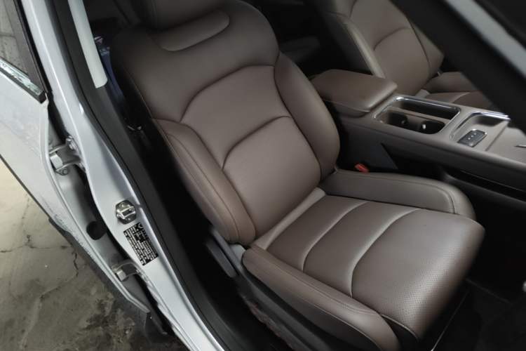 Used Wuling Xingguang 560 New Energy 2026 Model, Plug-in Hybrid, 125 km, Luxury Version Right Front Seat