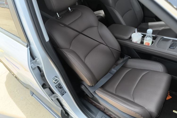 Used Wuling Xingguang 560 New Energy 2026 Model, Plug-in Hybrid, 125 km, Luxury Version Right Front Seat