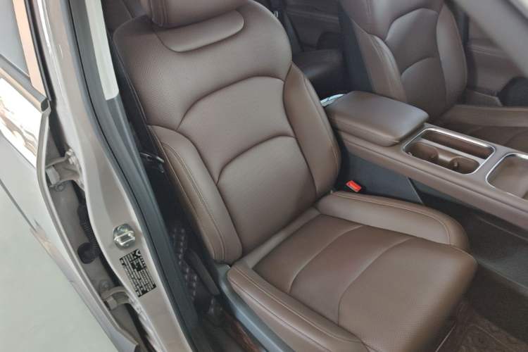 Used Wuling Xingguang 560 New Energy 2026 Model, Plug-in Hybrid, 125 km, Luxury Version Right Front Seat