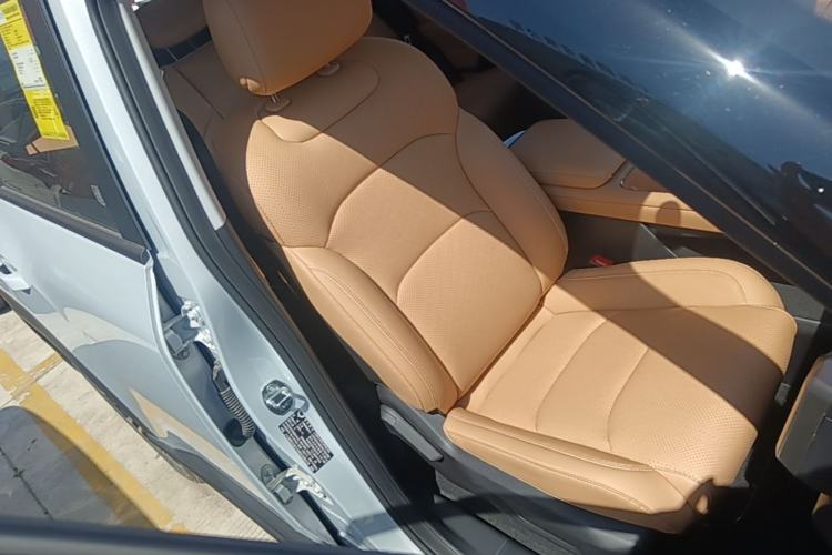 Used Wuling Xingguang 560 New Energy 2026 Model, Plug-in Hybrid, 125 km, Luxury Version Right Front Seat