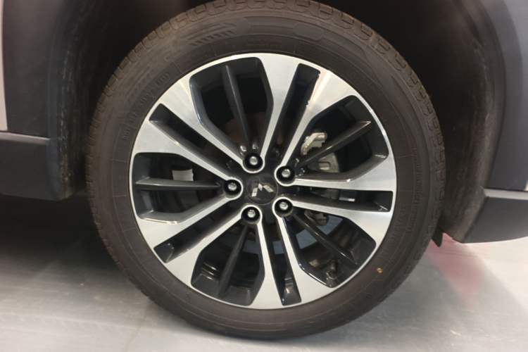 Used Wuling Xingguang 560 New Energy 2026 Model, Plug-in Hybrid, 125 km, Luxury Version Right Front Wheel Hub