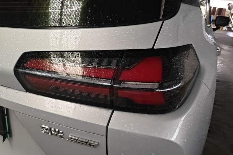 Used Wuling Xingguang 560 New Energy 2026 Model, Plug-in Hybrid, 125 km, Luxury Version Right Rear Taillight