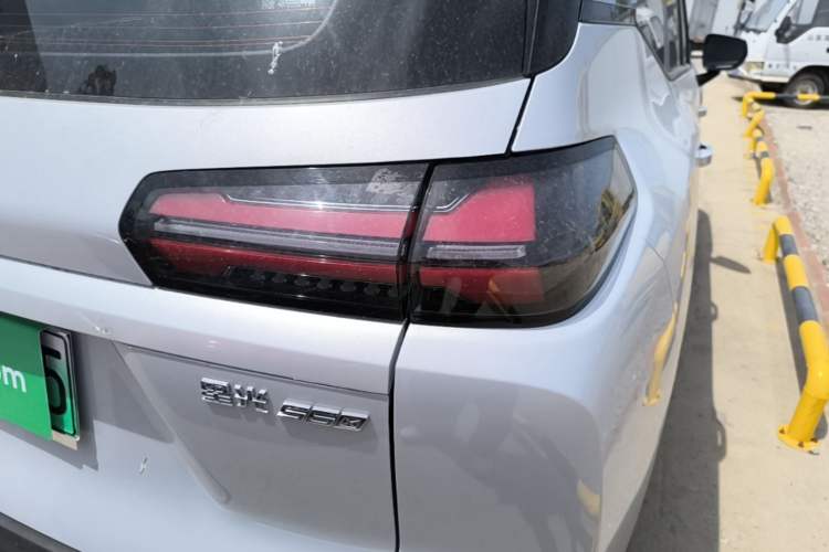 Used Wuling Xingguang 560 New Energy 2026 Model, Plug-in Hybrid, 125 km, Luxury Version Right Rear Taillight