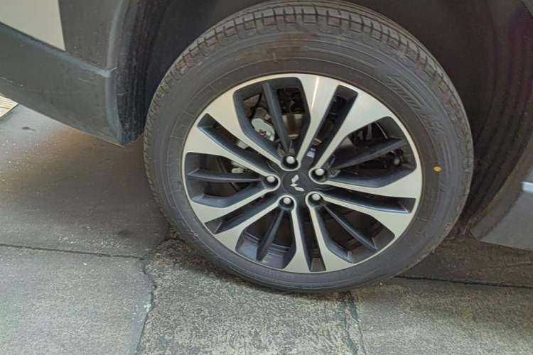 Used Wuling Xingguang 560 New Energy 2026 Model, Plug-in Hybrid, 125 km, Luxury Version Right Rear Wheel Hub