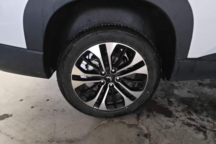 Used Wuling Xingguang 560 New Energy 2026 Model, Plug-in Hybrid, 125 km, Luxury Version Right Rear Wheel Hub