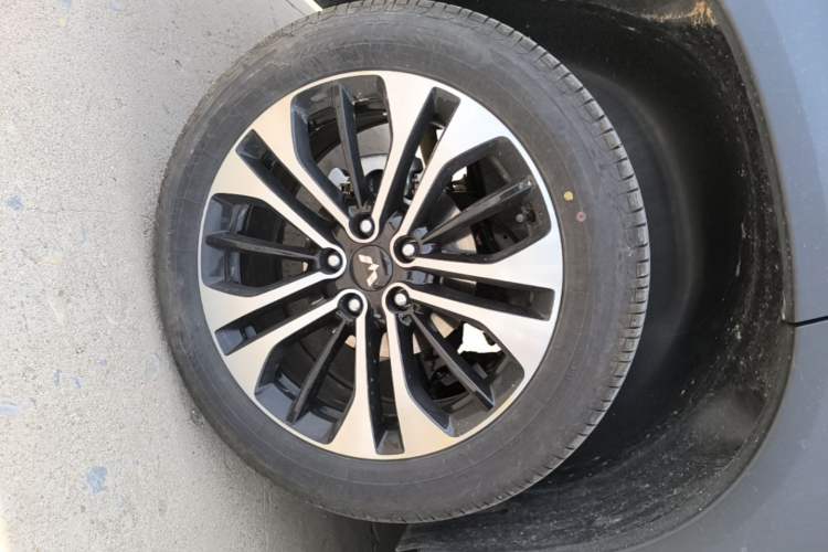 Used Wuling Xingguang 560 New Energy 2026 Model, Plug-in Hybrid, 125 km, Luxury Version Right Rear Wheel Hub