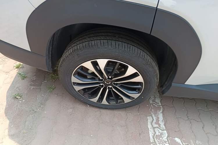 Used Wuling Xingguang 560 New Energy 2026 Model, Plug-in Hybrid, 125 km, Luxury Version Right Rear Wheel Hub