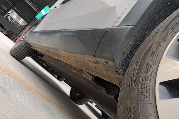 Used Wuling Xingguang 560 New Energy 2026 Model, Pure Electric, 500 km, Luxury Version Right Side Sill