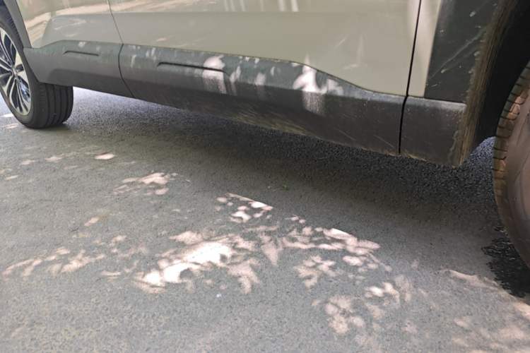 Used Wuling Xingguang 560 New Energy 2026 Model, Plug-in Hybrid, 125 km, Luxury Version Right Side Sill