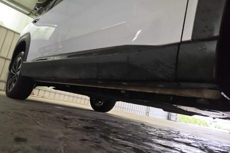 Used Wuling Xingguang 560 New Energy 2026 Model, Plug-in Hybrid, 125 km, Luxury Version Right Side Sill