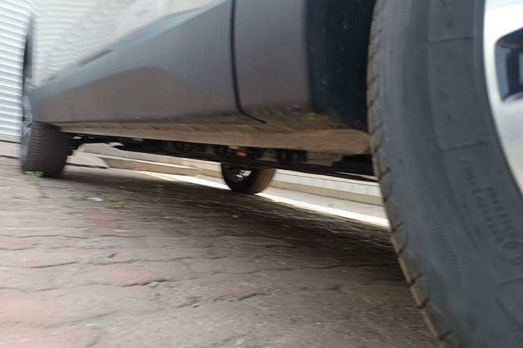 Used Wuling Xingguang 560 New Energy 2026 Model, Plug-in Hybrid, 125 km, Luxury Version Right Side Sill