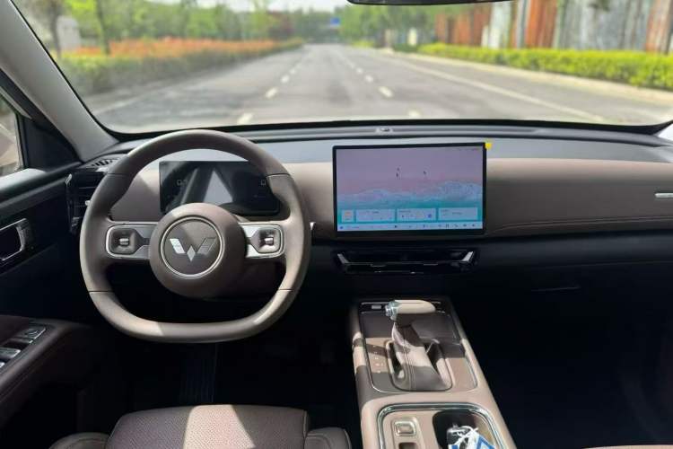 Used Wuling Xingguang 560 New Energy 2026 Model, Plug-in Hybrid, 125 km, Luxury Version Steering Wheel