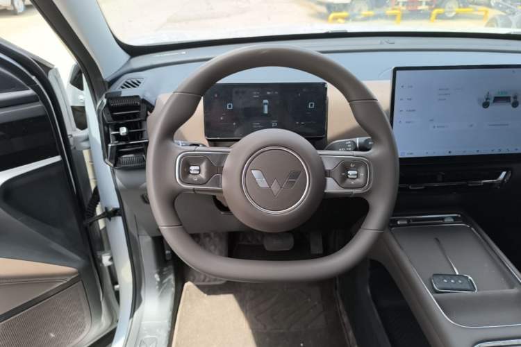 Used Wuling Xingguang 560 New Energy 2026 Model, Plug-in Hybrid, 125 km, Luxury Version Steering Wheel