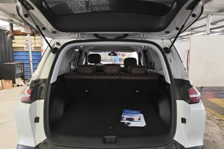 Used Wuling Xingguang 560 New Energy 2026 Model, Plug-in Hybrid, 125 km, Luxury Version Trunk