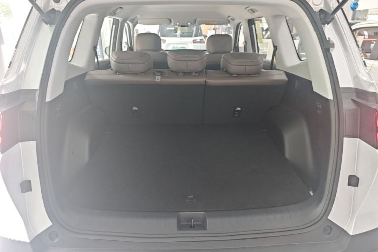 Used Wuling Xingguang 560 New Energy 2026 Model, Plug-in Hybrid, 125 km, Luxury Version Trunk