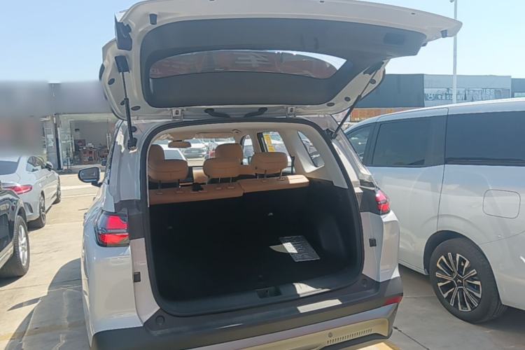 Used Wuling Xingguang 560 New Energy 2026 Model, Plug-in Hybrid, 125 km, Luxury Version Trunk