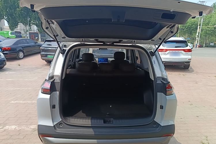 Used Wuling Xingguang 560 New Energy 2026 Model, Plug-in Hybrid, 125 km, Luxury Version Trunk