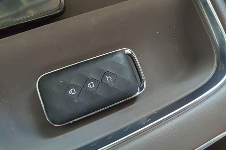 Used Wuling Xingguang 560 New Energy 2026 Model, Plug-in Hybrid, 125 km, Luxury Version Vehicle Key
