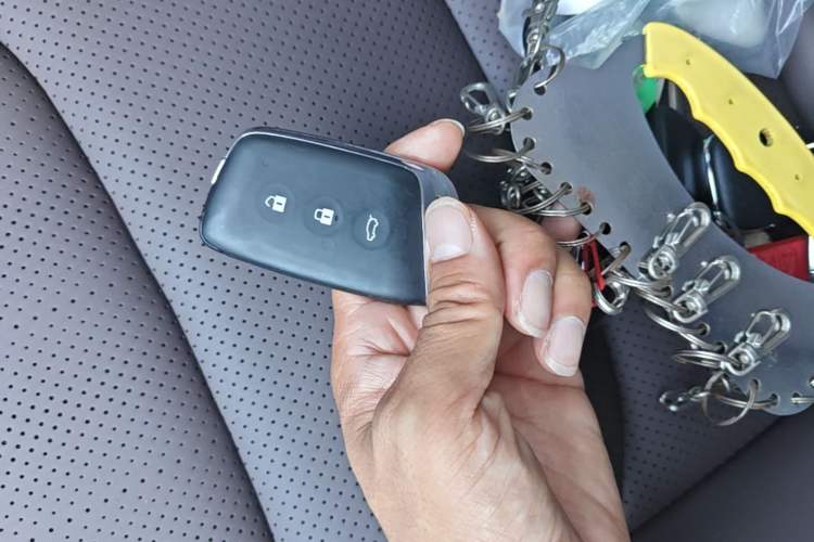 Used Wuling Xingguang 560 New Energy 2026 Model, Plug-in Hybrid, 125 km, Luxury Version Vehicle Key