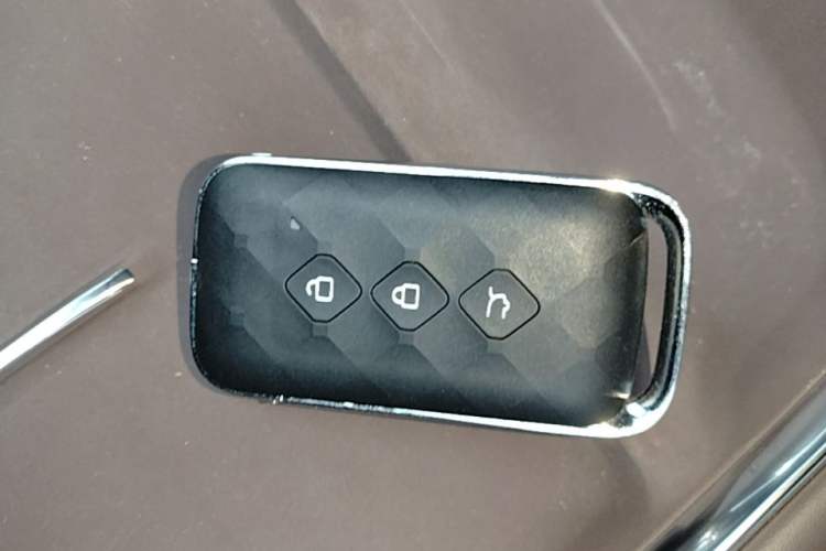 Used Wuling Xingguang 560 New Energy 2026 Model, Pure Electric, 500 km, Luxury Version Vehicle Key