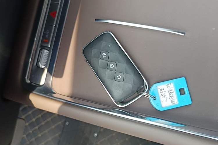 Used Wuling Xingguang 560 New Energy 2026 Model, Plug-in Hybrid, 125 km, Luxury Version Vehicle Key