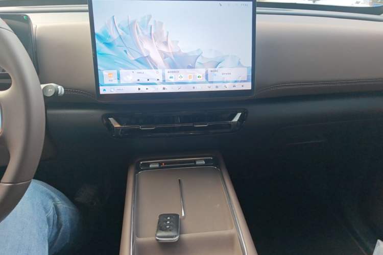 Used Wuling Xingguang 560 New Energy 2026 Model, Plug-in Hybrid, 125 km, Luxury Version Audio And AC Panel