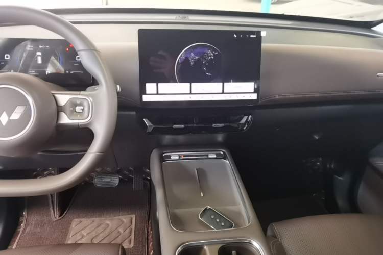 Used Wuling Xingguang 560 New Energy 2026 Model, Plug-in Hybrid, 125 km, Luxury Version Audio And AC Panel
