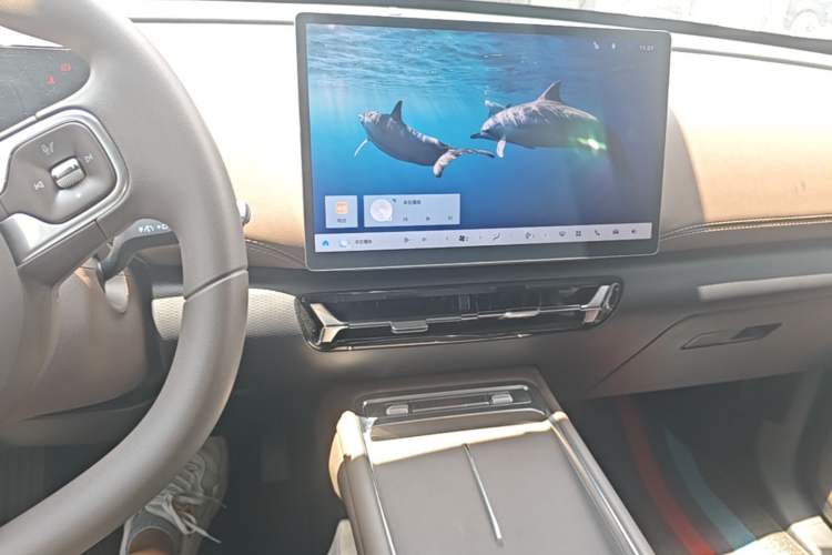 Used Wuling Xingguang 560 New Energy 2026 Model, Plug-in Hybrid, 125 km, Luxury Version Audio And AC Panel