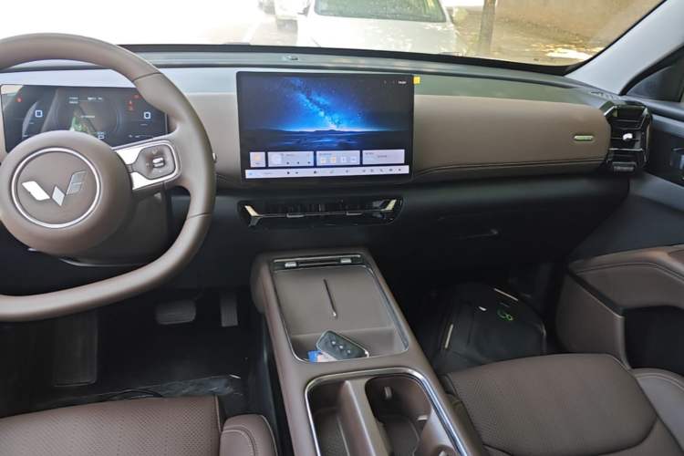 Used Wuling Xingguang 560 New Energy 2026 Model, Plug-in Hybrid, 125 km, Luxury Version Audio And AC Panel