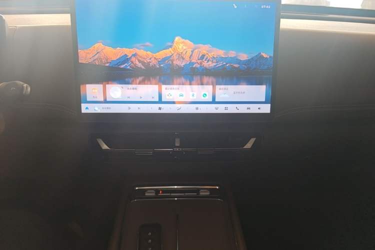 Used Wuling Xingguang 560 New Energy 2026 Model, Plug-in Hybrid, 125 km, Luxury Version Audio And AC Panel