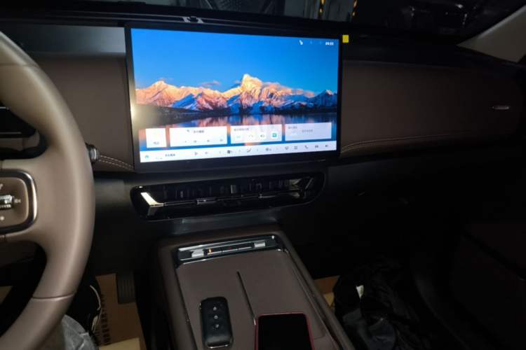 Used Wuling Xingguang 560 New Energy 2026 Model, Plug-in Hybrid, 125 km, Luxury Version Audio And AC Panel