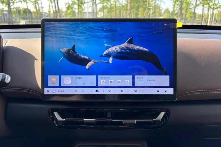 Used Wuling Xingguang 560 New Energy 2026 Model, Plug-in Hybrid, 125 km, Luxury Version Audio And AC Panel