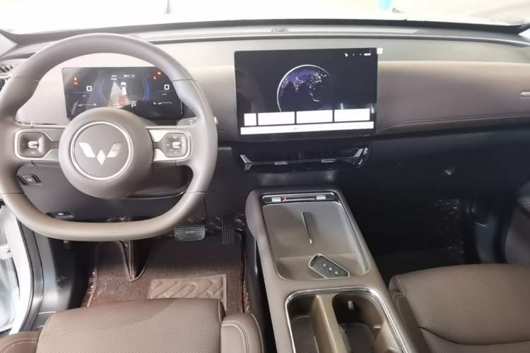 Used Wuling Xingguang 560 New Energy 2026 Model, Plug-in Hybrid, 125 km, Luxury Version Center Console