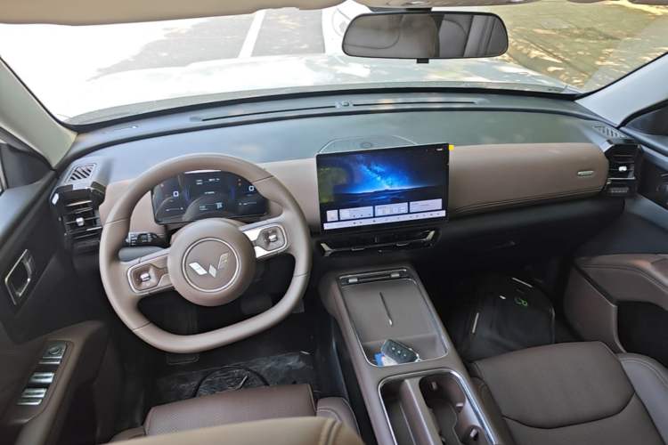 Used Wuling Xingguang 560 New Energy 2026 Model, Plug-in Hybrid, 125 km, Luxury Version Center Console