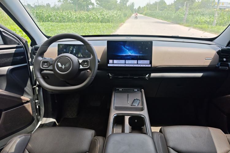 Used Wuling Xingguang 560 New Energy 2026 Model, Plug-in Hybrid, 125 km, Luxury Version Center Console