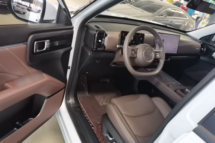 Used Wuling Xingguang 560 New Energy 2026 Model, Plug-in Hybrid, 125 km, Luxury Version Driver Seat