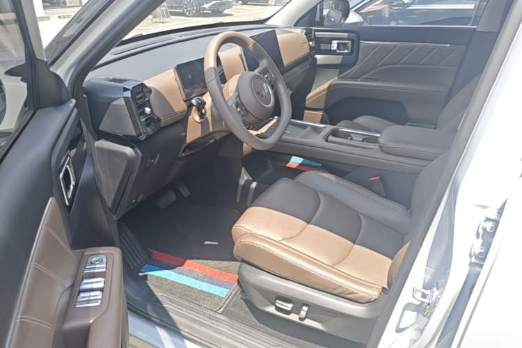 Used Wuling Xingguang 560 New Energy 2026 Model, Plug-in Hybrid, 125 km, Luxury Version Driver Seat
