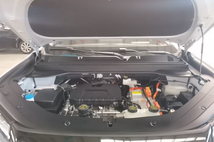 Used Wuling Xingguang 560 New Energy 2026 Model, Plug-in Hybrid, 125 km, Luxury Version Engine Bay
