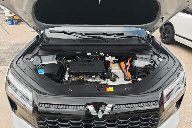 Used Wuling Xingguang 560 New Energy 2026 Model, Plug-in Hybrid, 125 km, Luxury Version Engine Bay