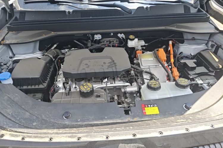 Used Wuling Xingguang 560 New Energy 2026 Model, Plug-in Hybrid, 125 km, Luxury Version Engine Bay