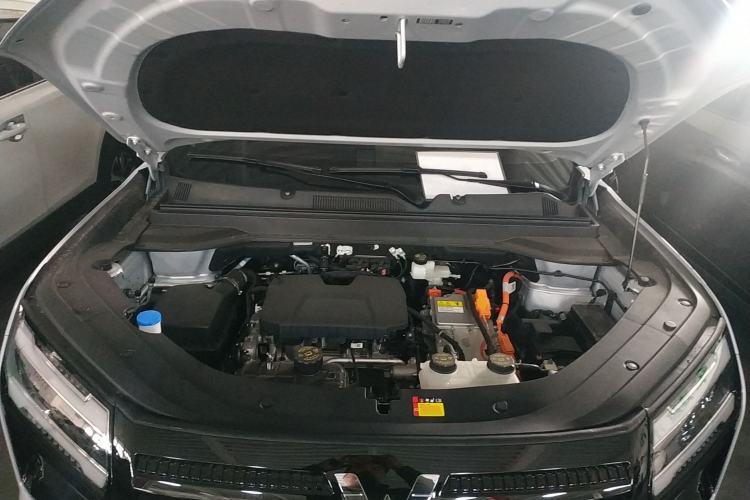 Used Wuling Xingguang 560 New Energy 2026 Model, Plug-in Hybrid, 125 km, Luxury Version Engine Bay