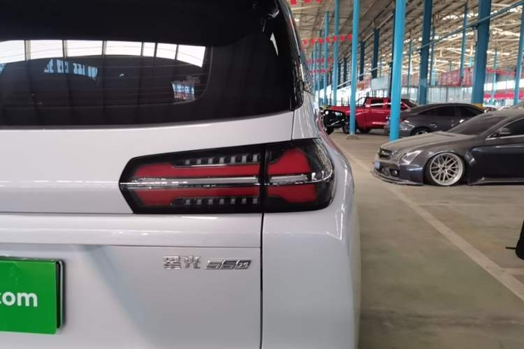 Used Wuling Xingguang 560 New Energy 2026 Model, Plug-in Hybrid, 125 km, Luxury Version Exterior 3