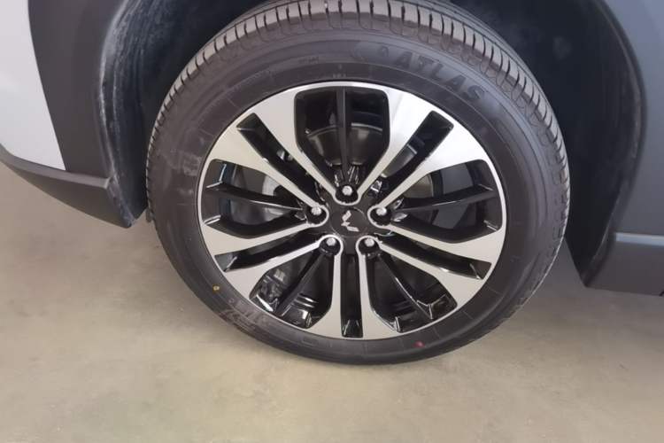 Used Wuling Xingguang 560 New Energy 2026 Model, Plug-in Hybrid, 125 km, Luxury Version Exterior 4