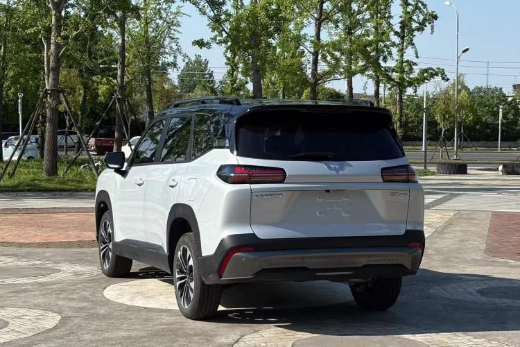 Used Wuling Xingguang 560 New Energy 2026 Model, Plug-in Hybrid, 125 km, Luxury Version Exterior 4