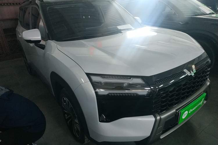 Used Wuling Xingguang 560 New Energy 2026 Model, Plug-in Hybrid, 125 km, Luxury Version Front Right 45 Deg